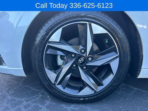 Used 2022 Hyundai Elantra Limited FWD image 10