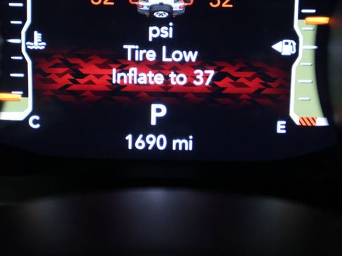 Certified 2025 Jeep Wrangler Unlimited Rubicon w/ XTREMEE 35" Tire Package image 38