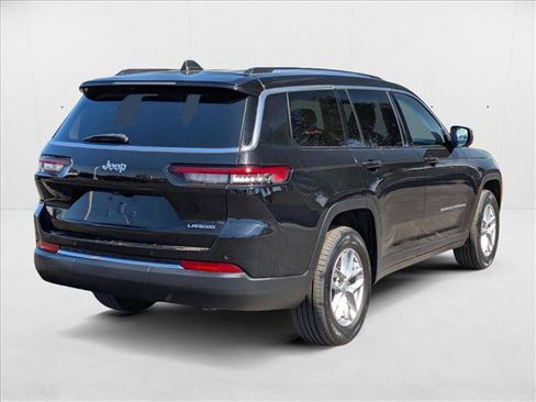 Used 2023 Jeep Grand Cherokee L Laredo image 5