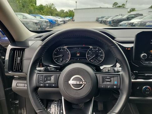 Used 2023 Nissan Pathfinder SV w/ SV Premium Package FWD image 25