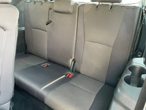 Used 2021 Toyota Highlander LE AWD/4WD image 8