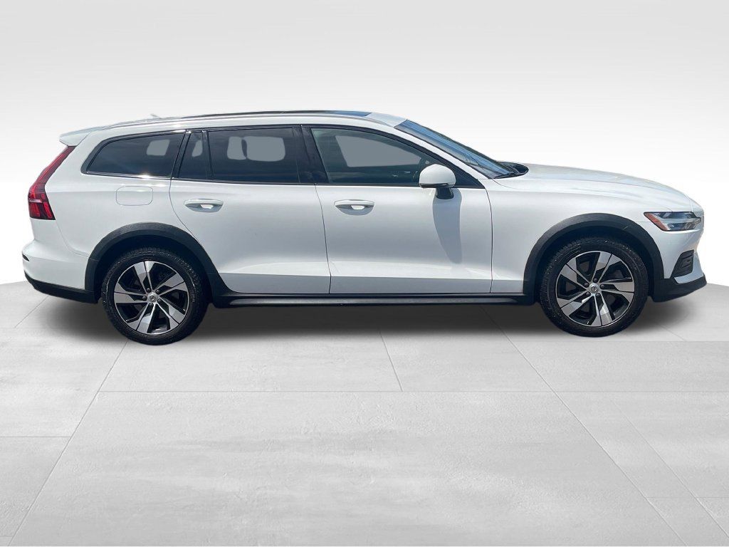 Used 2020 Volvo V60 T5 Cross Country w/ Protection Package AWD/4WD image 9