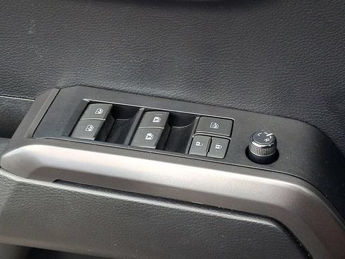 Used 2021 Toyota Tacoma TRD Off-Road AWD/4WD image 21
