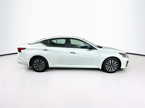 Used 2024 Nissan Altima 2.5 SV FWD image 10
