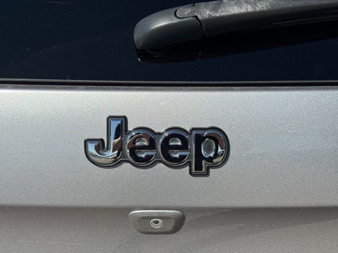 Used 2017 Jeep Cherokee Latitude w/ Comfort/Convenience Group FWD image 15