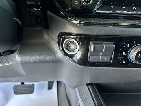Used 2024 Chevrolet Silverado 1500 ZR2 w/ Technology Package AWD/4WD image 17