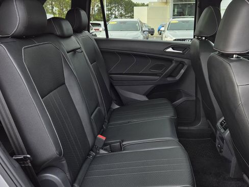 Used 2023 Volkswagen Tiguan SE R-Line image 54