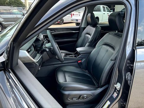 Used 2023 Jeep Grand Cherokee L Limited image 7