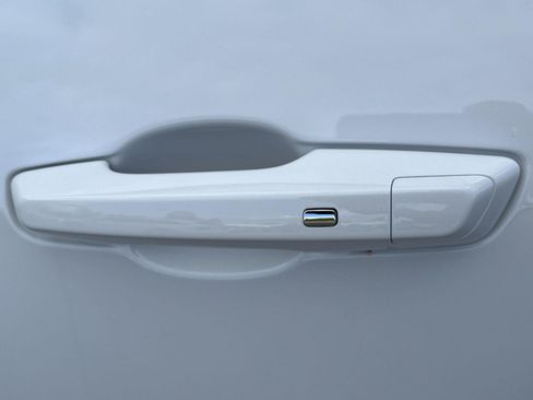 Used 2026 Chevrolet Equinox LT w/ Safety and Technology Package FWD image 9