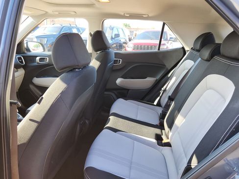 Used 2025 Hyundai Venue SEL FWD image 13