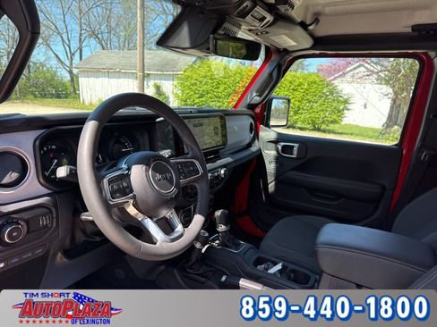 Used 2025 Jeep Wrangler Unlimited Sahara AWD/4WD image 17