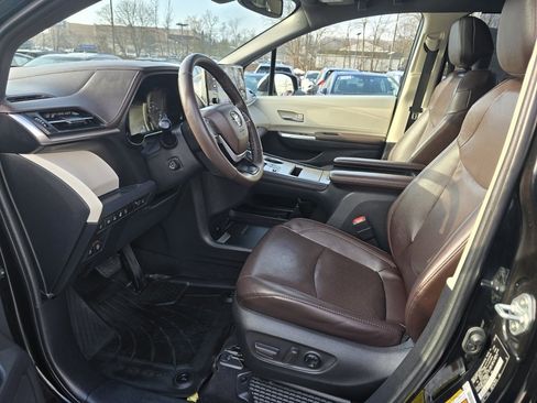 Certified 2022 Toyota Sienna Platinum image 15