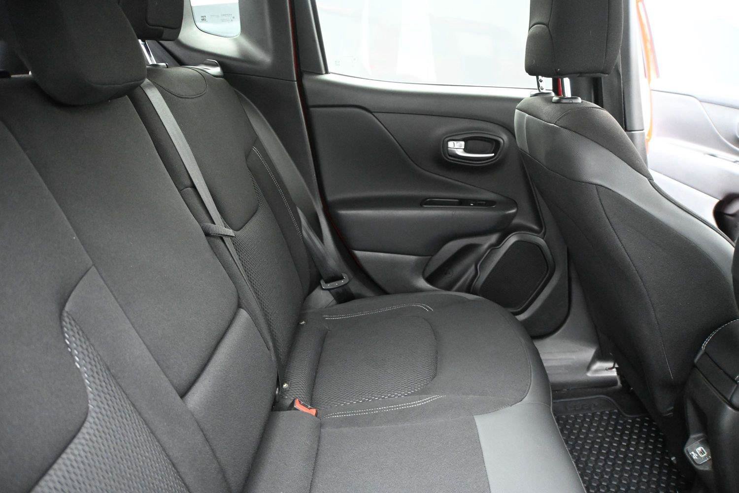 Used 2022 Jeep Renegade Latitude w/ Convenience Group AWD/4WD image 19