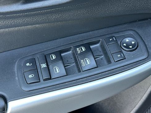 Used 2018 Jeep Cherokee Overland AWD/4WD image 13