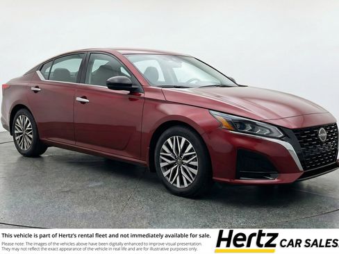 Used 2025 Nissan Altima 2.5 SV FWD image 1