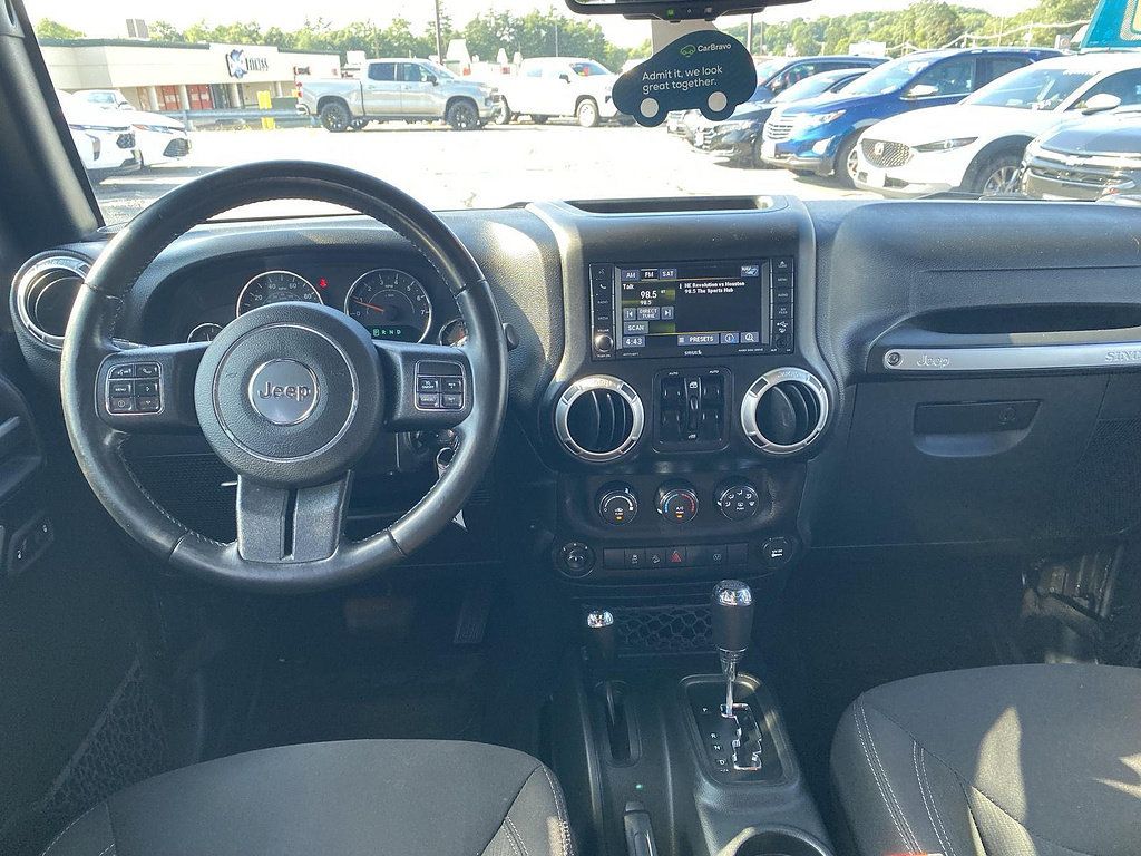 Used 2017 Jeep Wrangler Unlimited Sahara w/ Connectivity Group AWD/4WD image 42