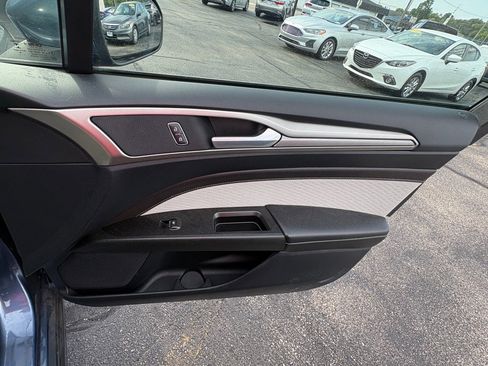 Used 2019 Ford Fusion SE w/ Equipment Group 151A FWD image 15