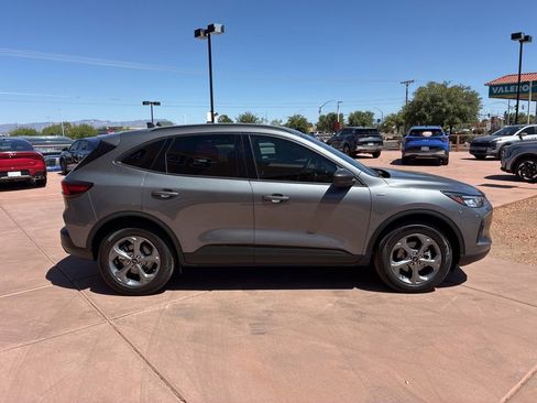 Certified 2025 Ford Escape ST-Line AWD/4WD image 10