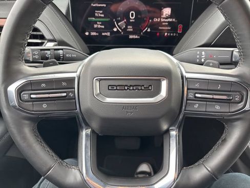 Used 2025 GMC Yukon XL Denali AWD/4WD image 23