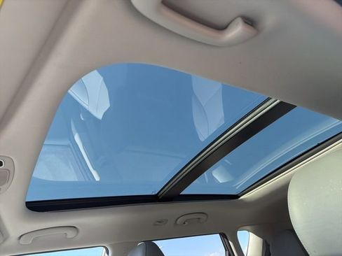 Used 2018 Kia Soul EV + w/ Sun & Fun Package image 38