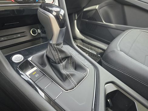 New 2026 Volkswagen Taos SE FWD image 17