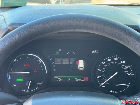 Certified 2025 Toyota Sienna LE image 25