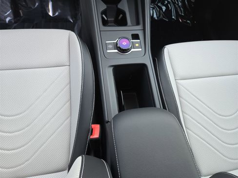 New 2025 Volkswagen Tiguan SE image 26