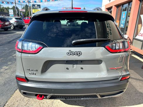 Used 2019 Jeep Cherokee Trailhawk w/ Comfort/Convenience Group image 5