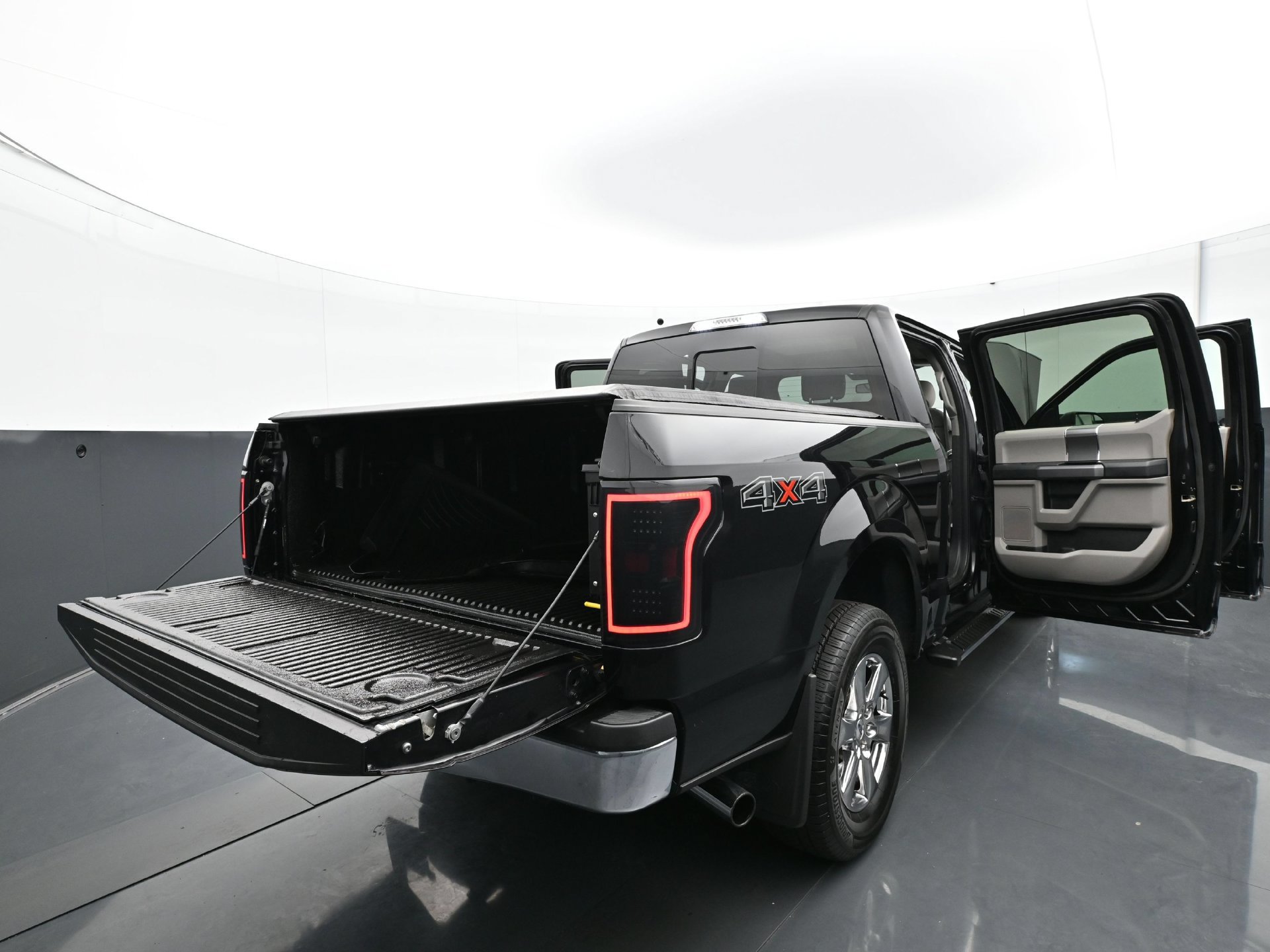 Used 2019 Ford F150 XLT w/ Equipment Group 302A Luxury AWD/4WD image 39