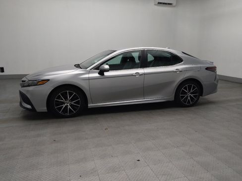 Used 2021 Toyota Camry SE FWD image 2