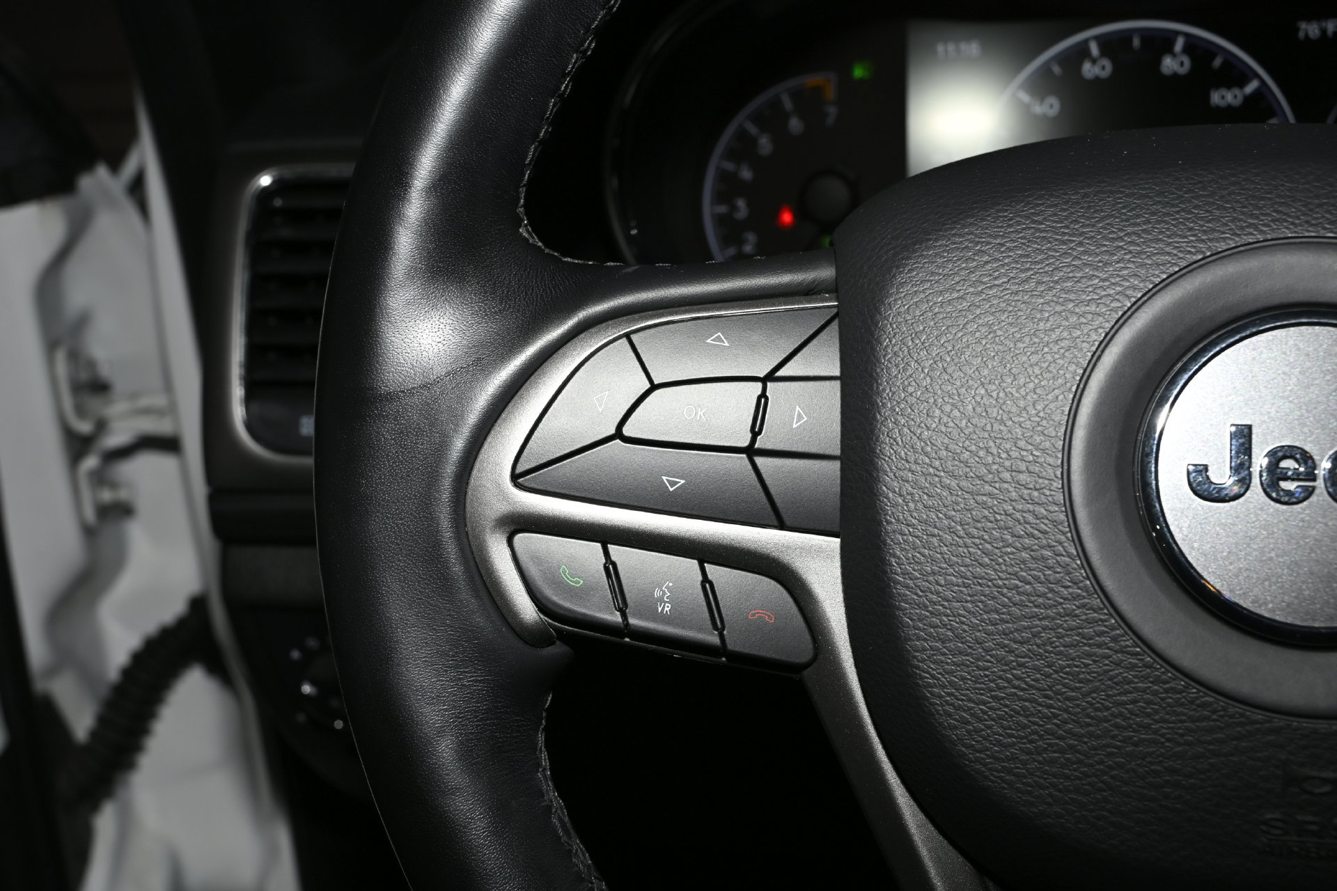 Used 2022 Jeep Grand Cherokee Laredo X AWD/4WD image 34
