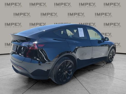Used 2022 Tesla Model Y Long Range image 5