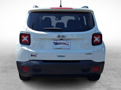 Certified 2022 Jeep Renegade Latitude w/ Convenience Group AWD/4WD image 4
