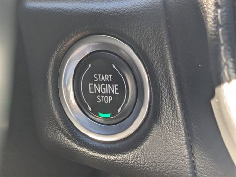 Used 2023 GMC Yukon SLT w/ SLT Premium Package image 29