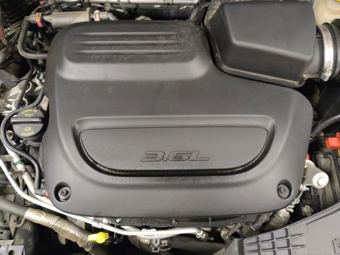Used 2022 Chrysler Voyager LX FWD image 30
