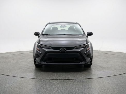 Used 2025 Toyota Corolla LE FWD image 2
