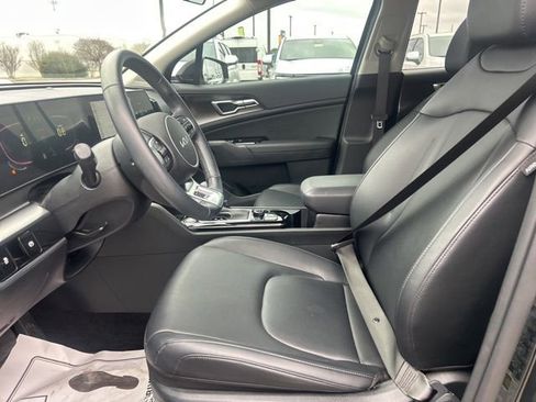 Used 2025 Kia Sportage EX image 15