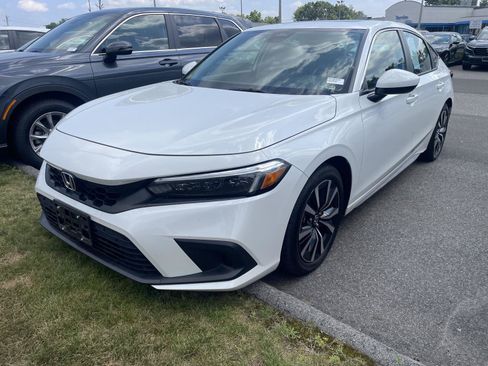 Used 2024 Honda Civic EX-L image 3