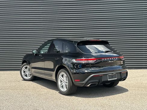 Certified 2025 Porsche Macan image 3