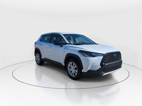 Used 2024 Toyota Corolla Cross L FWD image 2