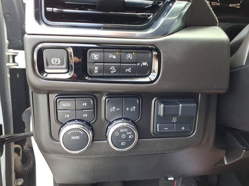 Used 2025 GMC Yukon Elevation AWD/4WD image 18