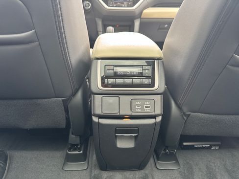 Used 2025 Subaru Ascent Limited AWD/4WD image 20