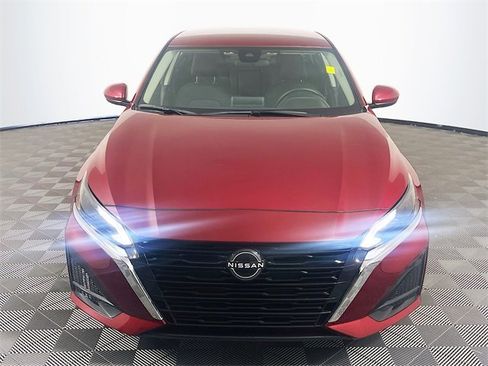 Used 2023 Nissan Altima 2.5 SV image 3