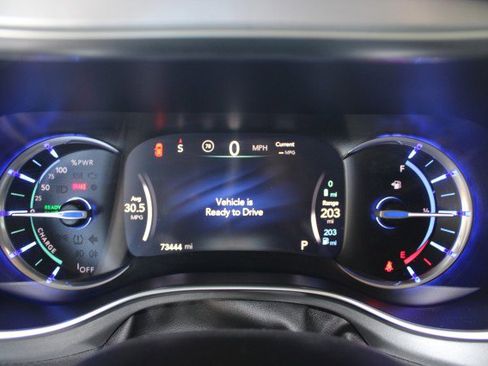 Used 2017 Chrysler Pacifica Platinum FWD image 16