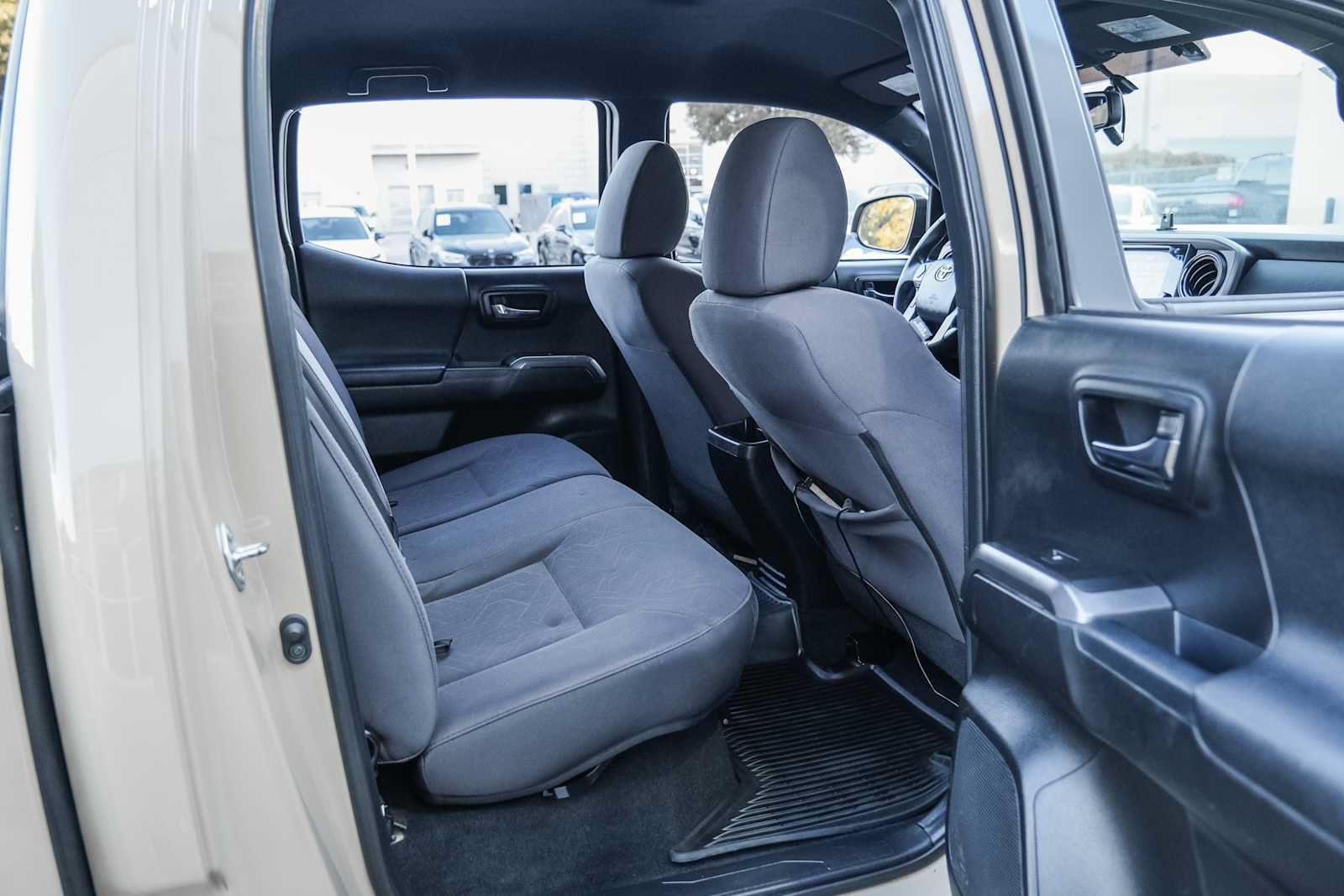 Used 2017 Toyota Tacoma TRD Sport w/ Tow Package (A/T) AWD/4WD image 35