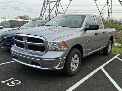 Used 2024 RAM 1500 Classic SLT image 3