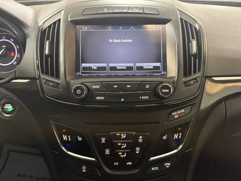 Used 2015 Buick Regal Premium image 29