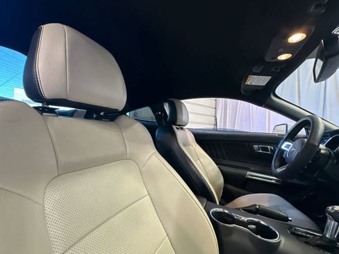 Used 2015 Ford Mustang Premium image 18