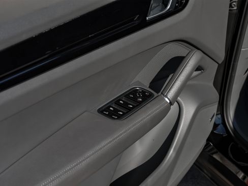 Used 2019 Porsche Cayenne image 43