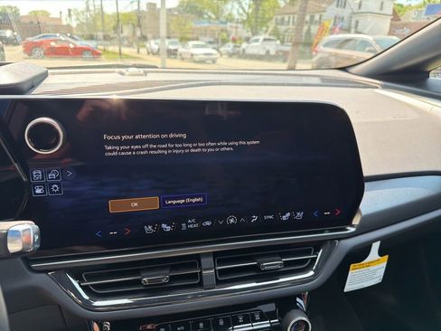 New 2025 Chevrolet Equinox EV RS w/ Convenience Package II AWD/4WD image 15